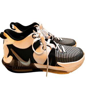 NIKE Lebron Witness 5.5 Big Kids' Basketball Shoes Grade School